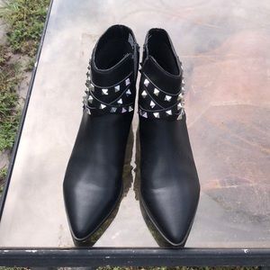 Steve Madden black booties